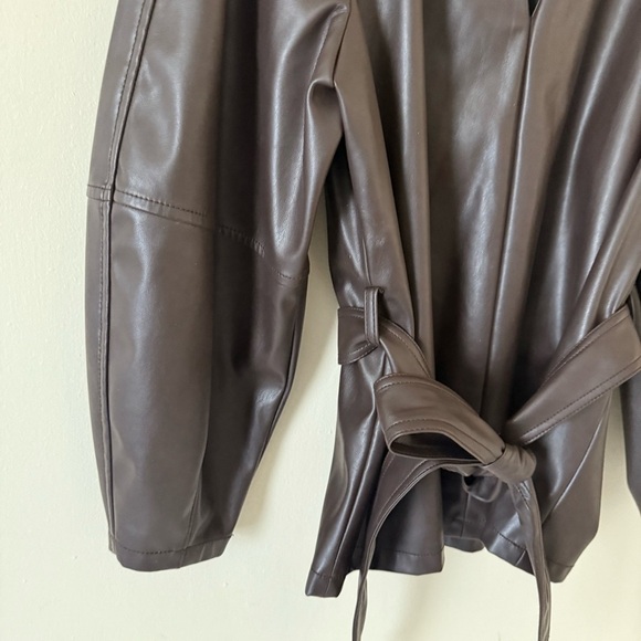 Banana Republic Factory Casala Brown Lightweight Vegan Leather Top Belted SZ XL - Picture 5 of 10